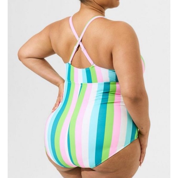 ๐ Striped Wireless Triangle One Piece Swimsuit 3 3X 22 24 NWT Torrid New! - Picture 4 of 8